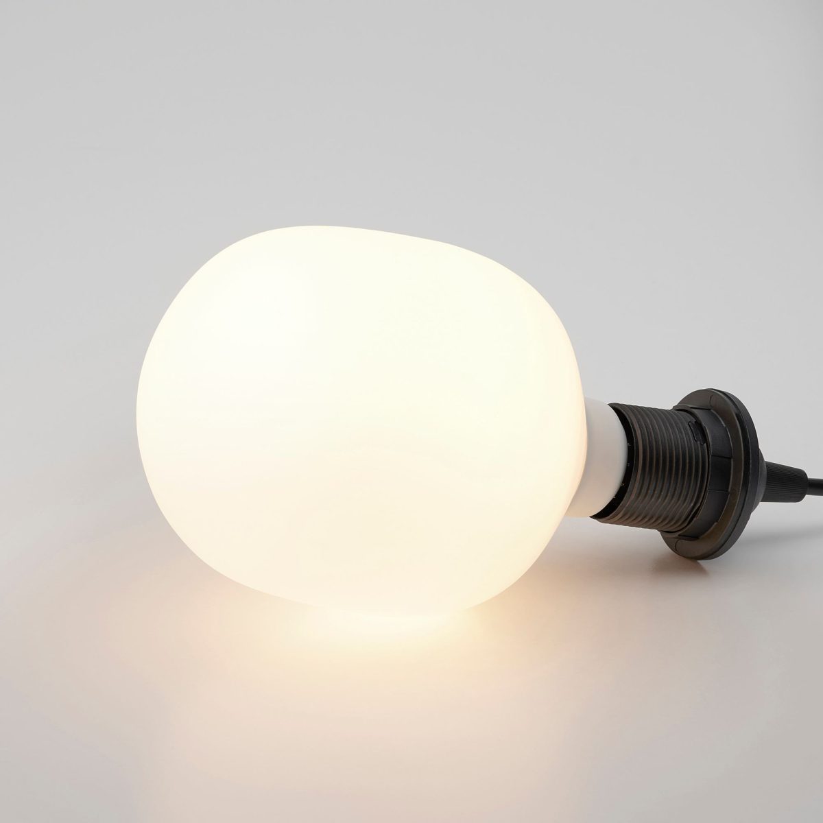 LED Ampul E27, Işık Rengi: Sıcak Beyaz (2700 Kelvin), 470 lm – 3. görsel